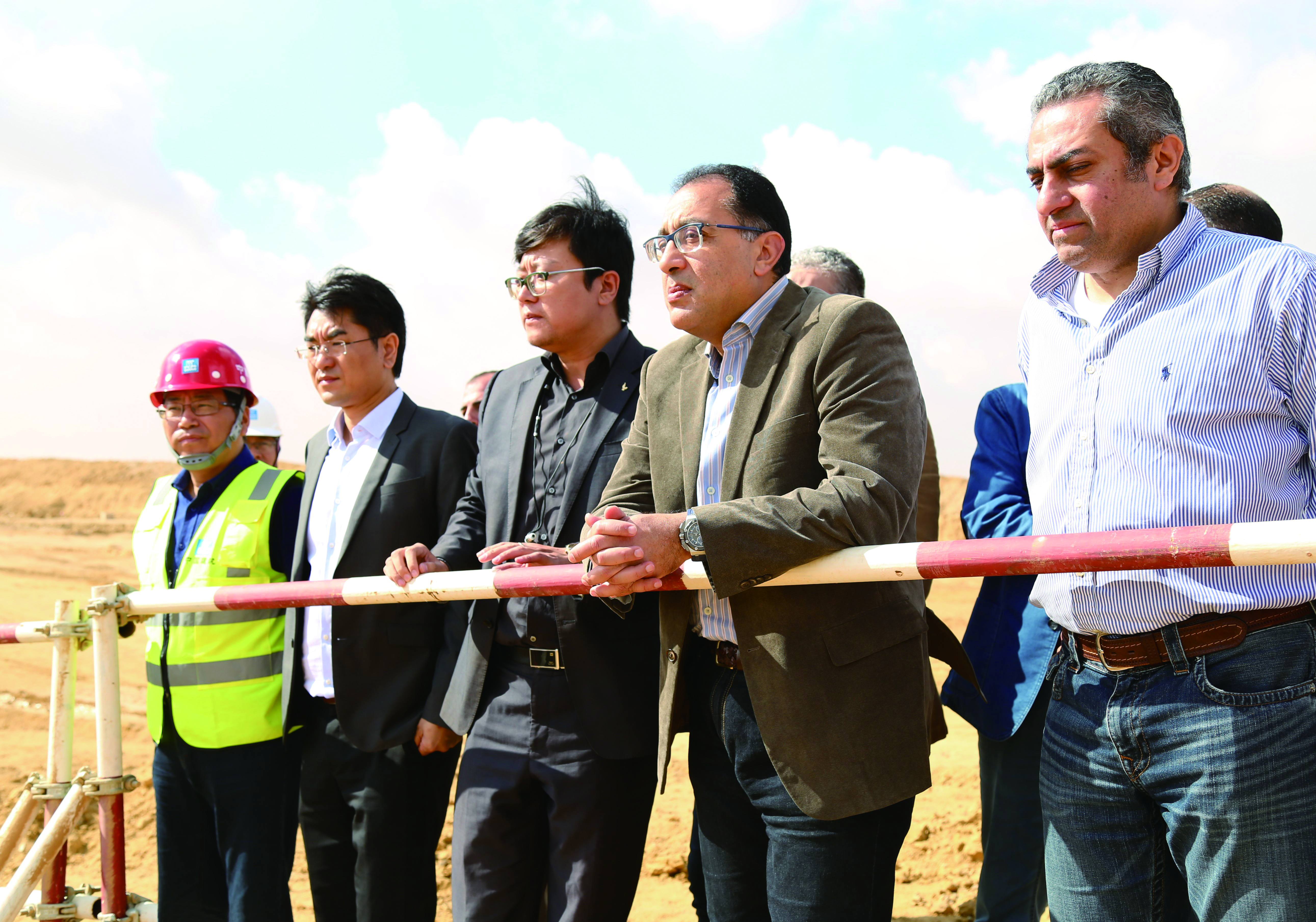 1 埃及总理穆斯塔法实地调研新首都中央商务区项目施工现场1.JPG