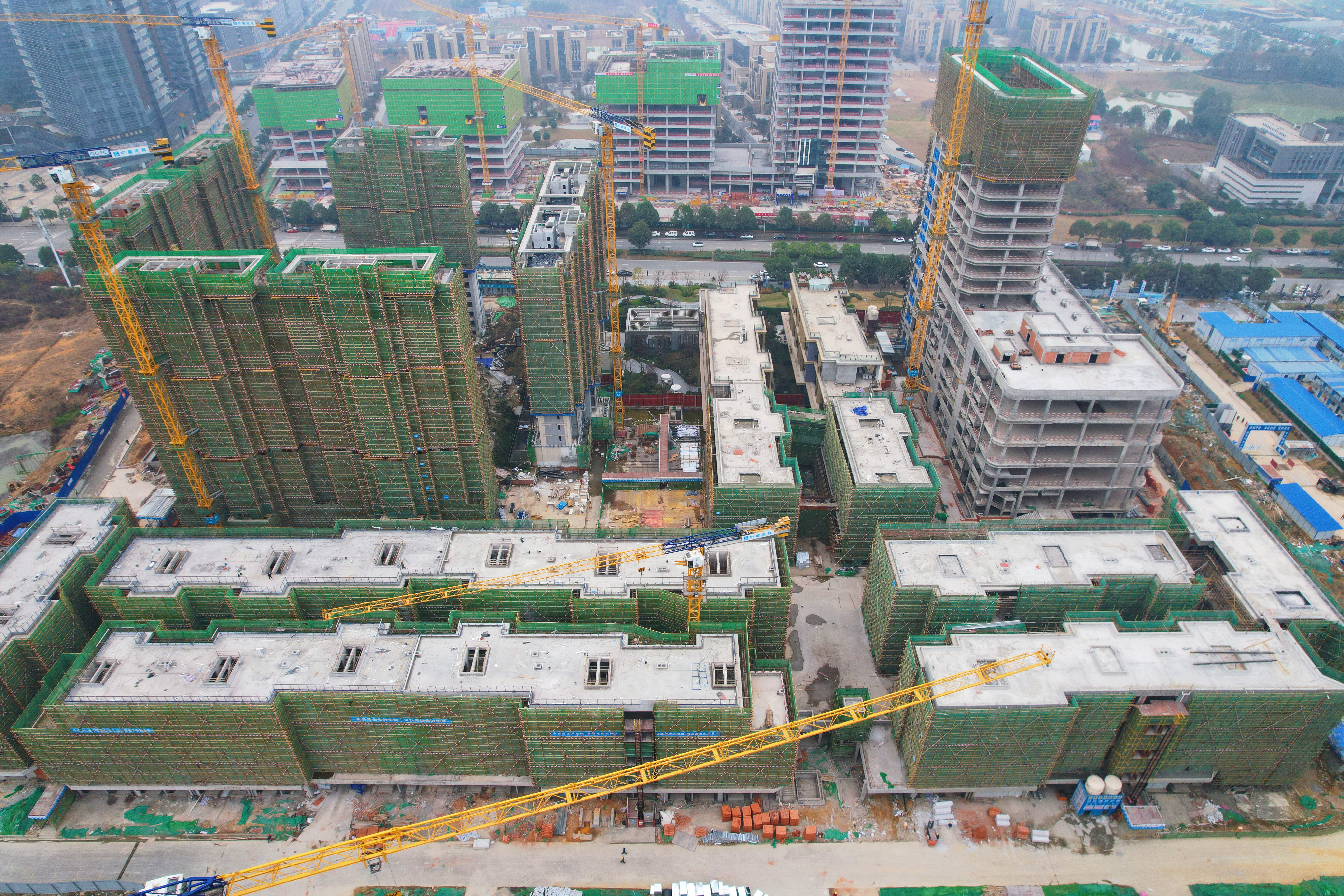 中建三局承建的四川成都新希望锦粼湖院项目主体结构全面封顶