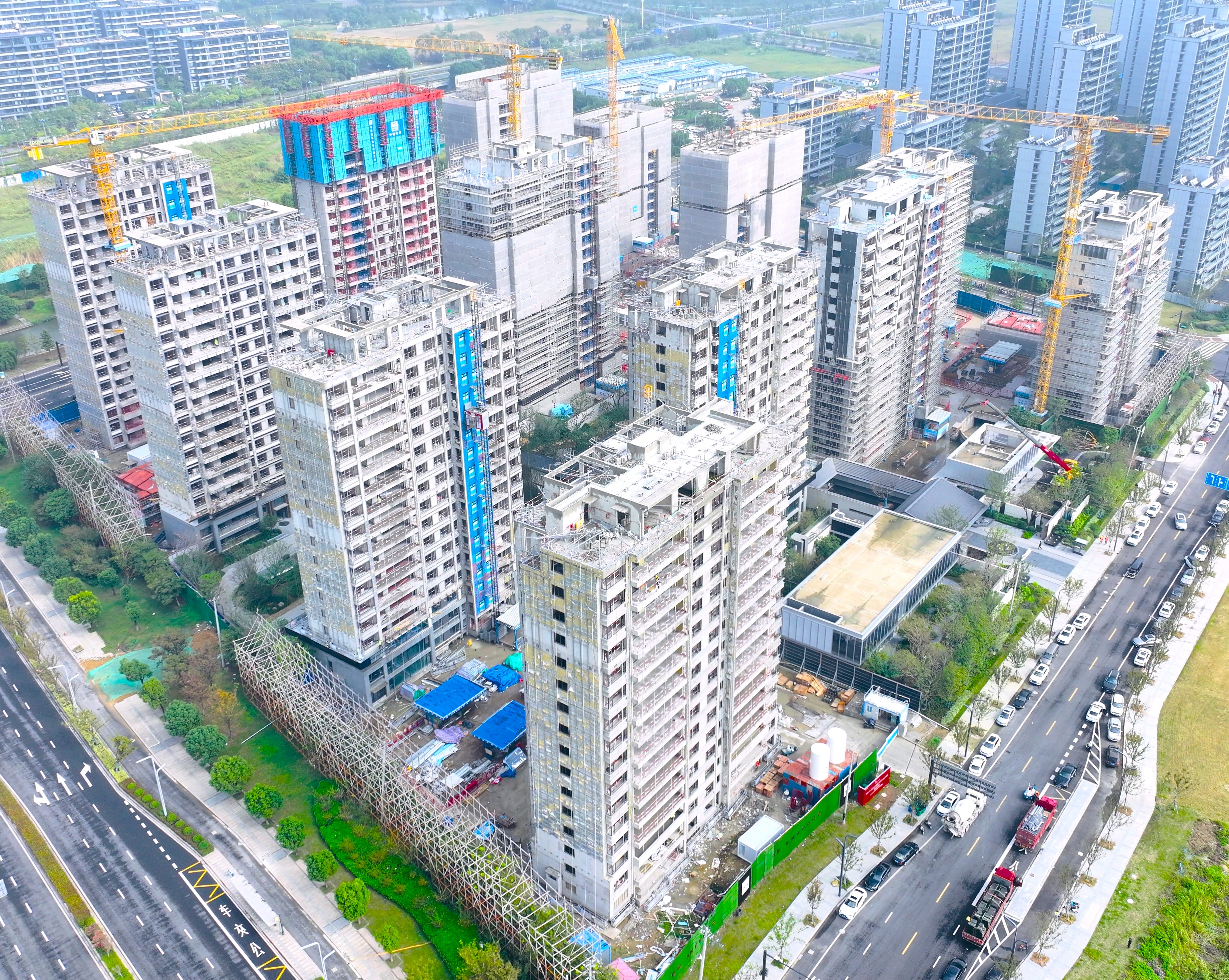 中建三局开发的江苏苏州太泽之星·御湖项目主体结构全面封顶