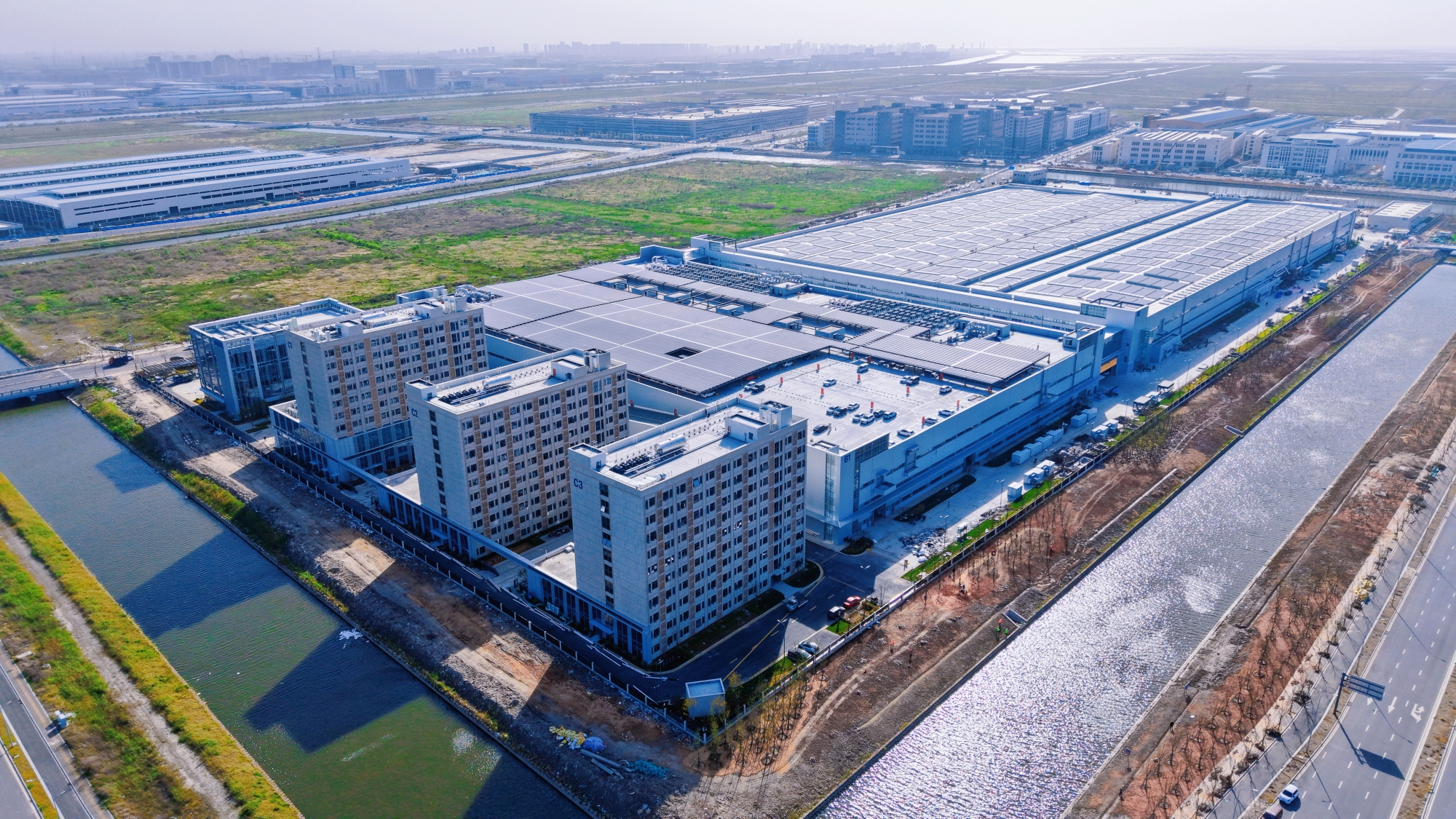 宁波杭州湾奥克斯竣工实景图.jpg