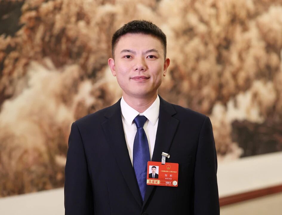 邹斌.jpg 邹斌.jpg