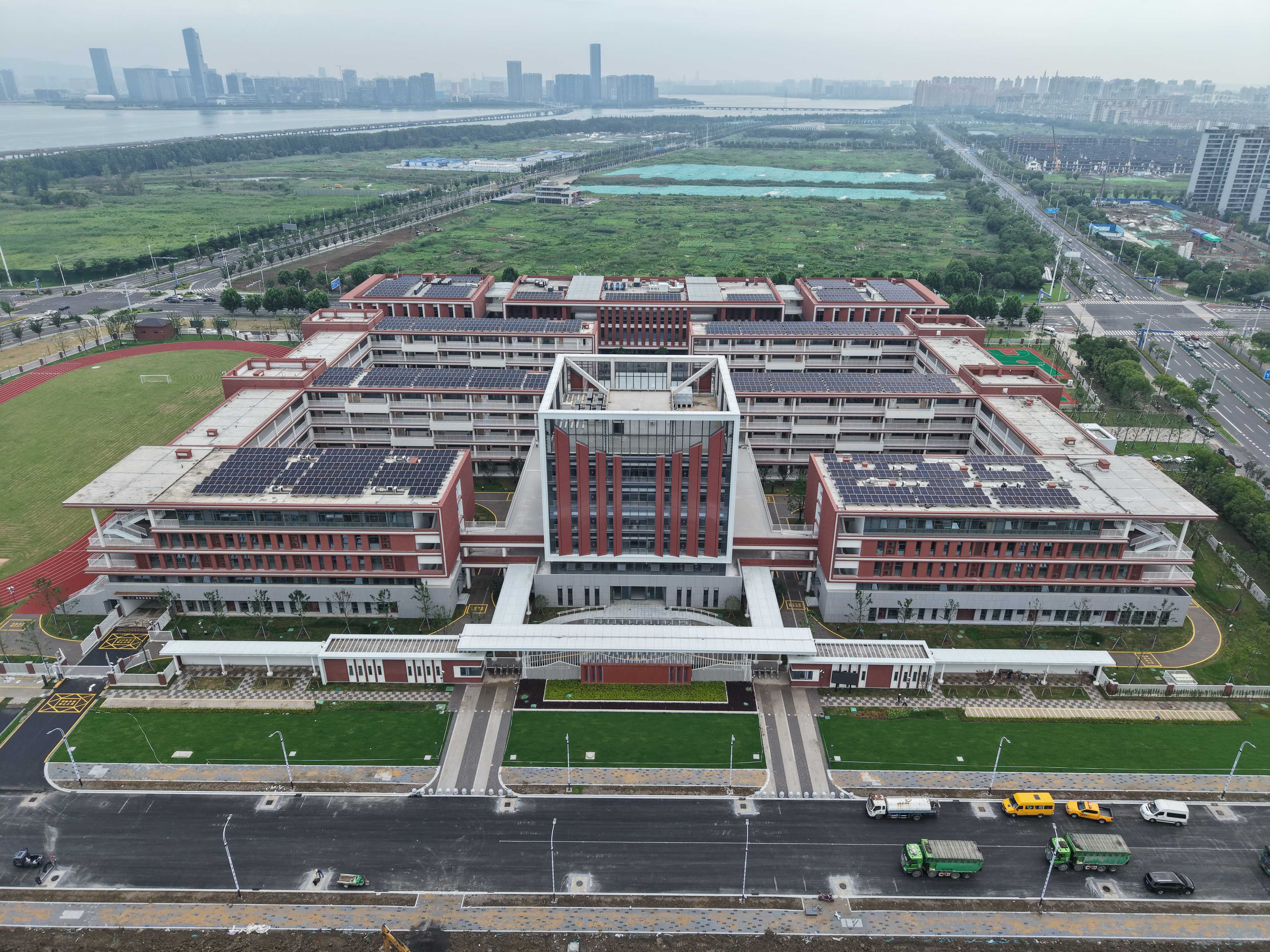 秋枫街九年一贯制学校工程项目.JPG
